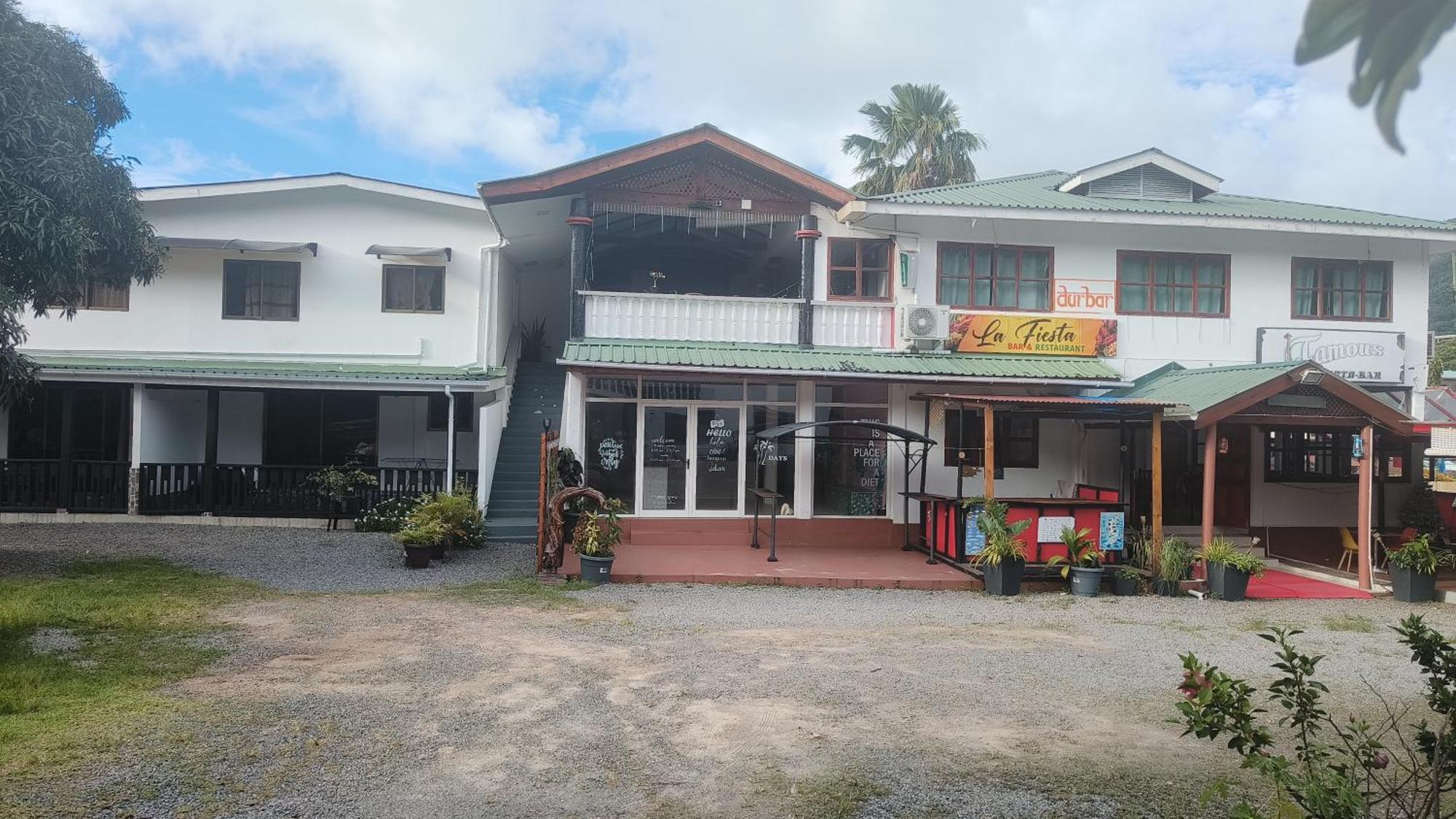 Alpha & Omega Apartment Seychelles Beau Vallon  Bagian luar foto