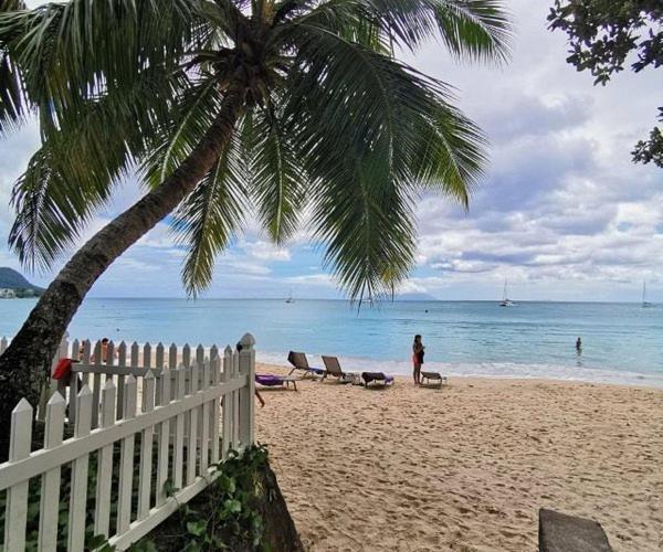 Alpha & Omega Apartment Seychelles Beau Vallon  Bagian luar foto